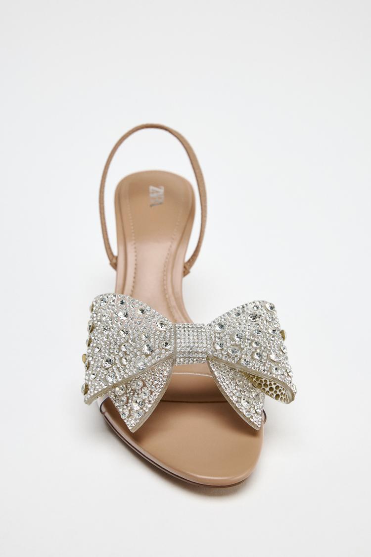SANDALS WITH OVERSIZED SHINY BOW