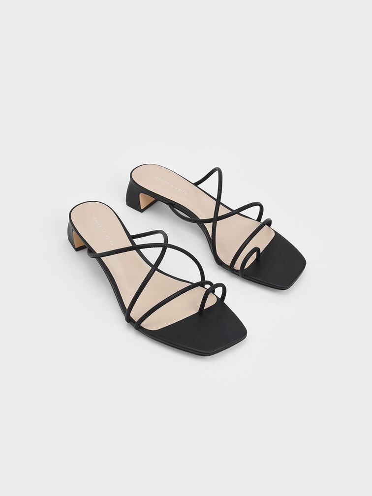 Meadow Strappy Toe Ring Sandals