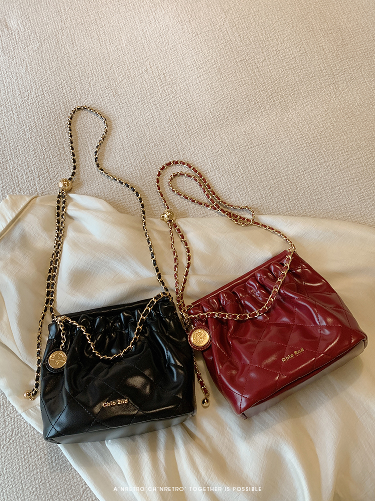 Túi đeo vai xích xếp ly Chio2nd Gold Party Bucket Bag