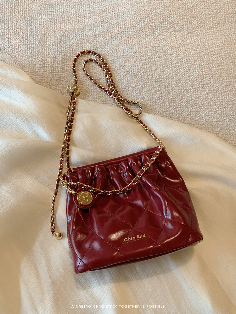Túi đeo vai xích xếp ly Chio2nd Gold Party Bucket Bag
