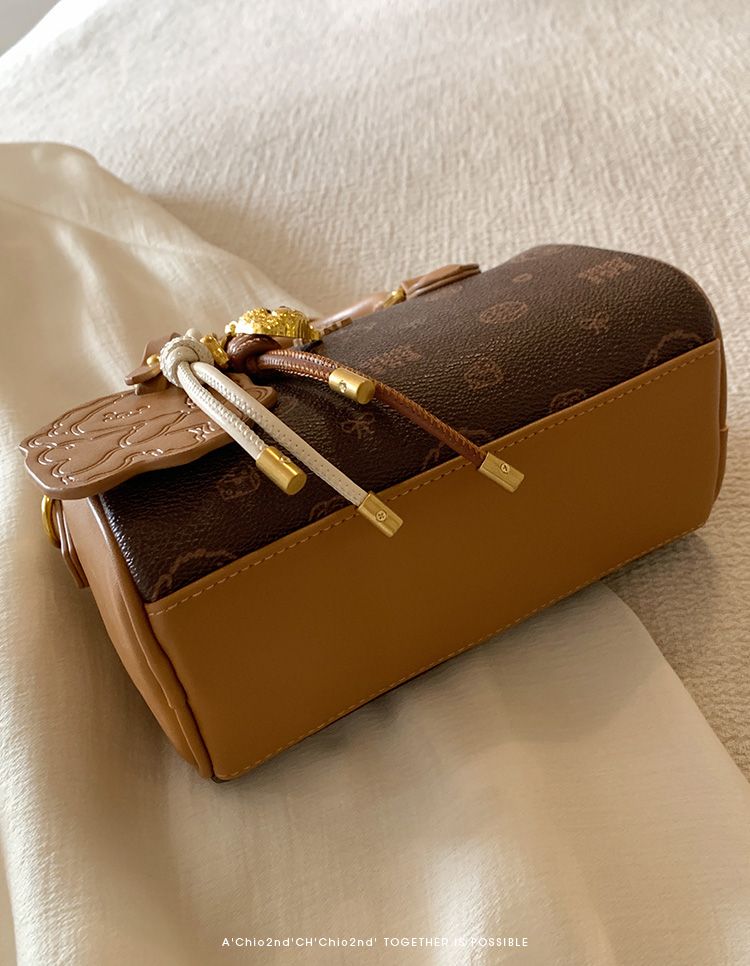 Chio2nd Bread Puppy Sunny Valley Echo Pillow Bag