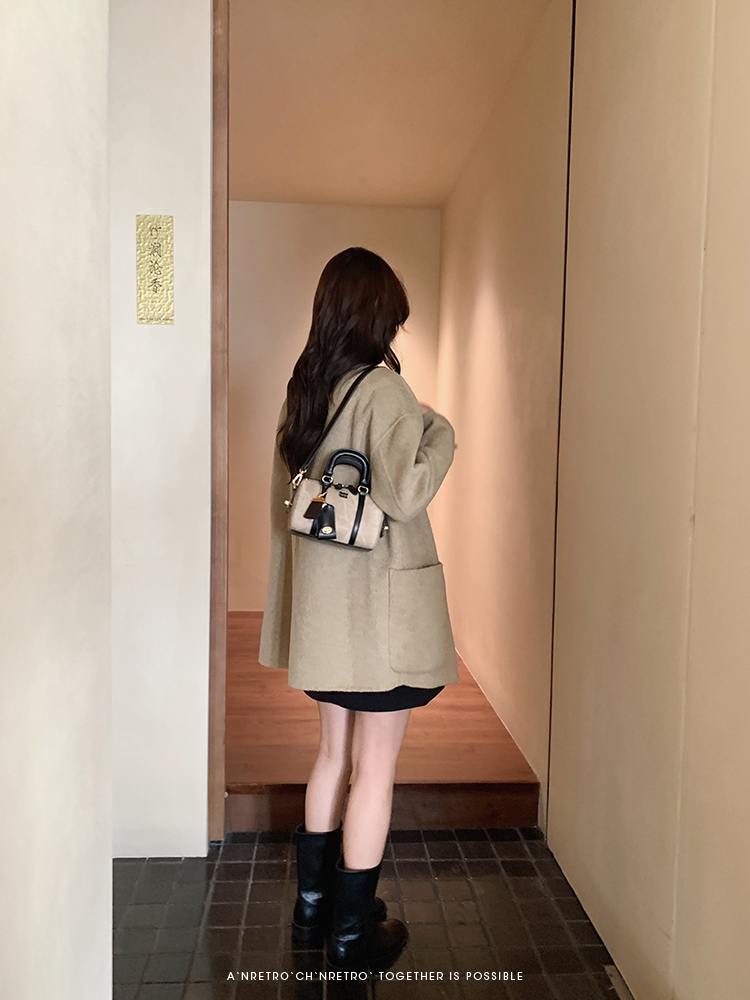 Chio2nd Half-cooked Mocha Pillow Bag Women 2025
