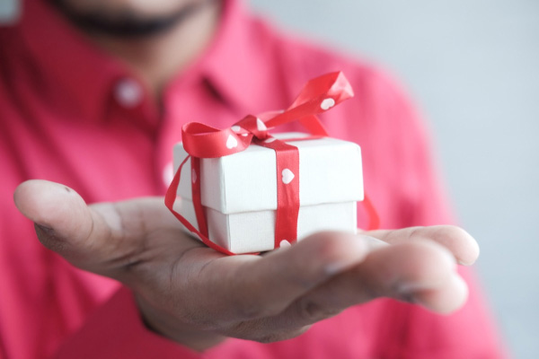 Top 5 cách lựa chọn quà tặng cho khách hàng ý nghĩa và tinh tế