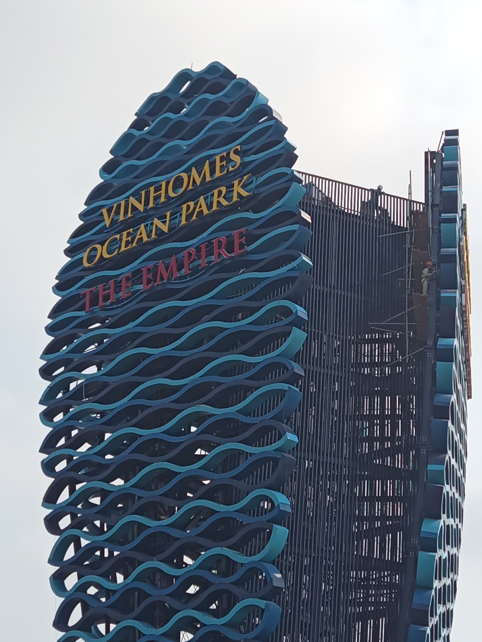 CÔNG TY PHƯƠNG ĐÔNG – SẢN XUẤT THI CÔNG LOGO VINHOMES OCEAN PARK THE EMPIRE