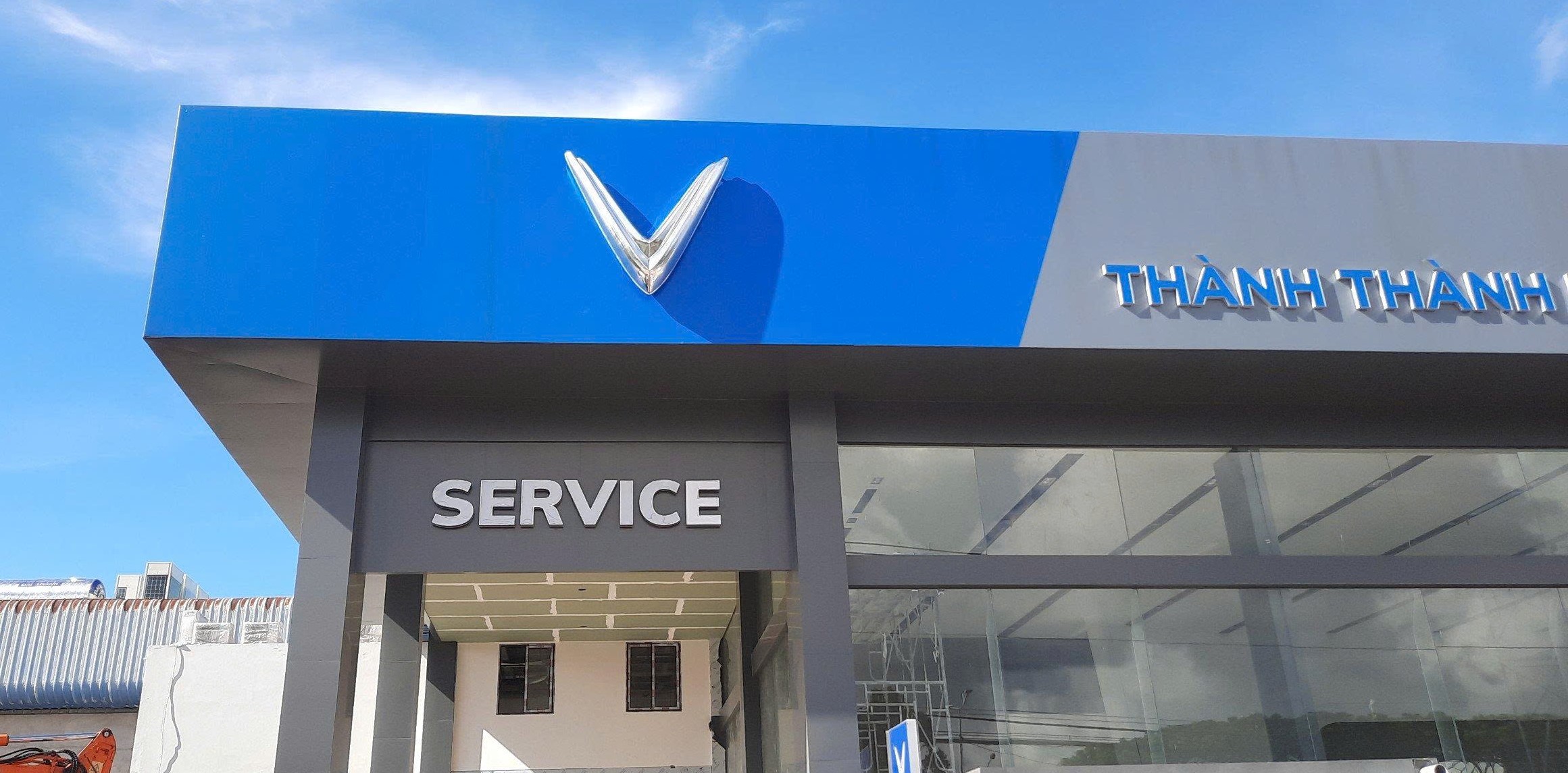 SẢN XUẤT THI CÔNG LOGO VINFAST