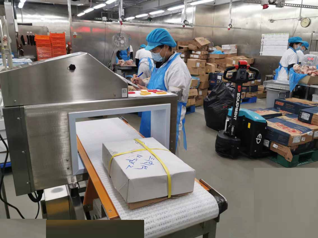 Ứng dụng của thiết bị dò kim loại trong công nghiệp và sản xuất