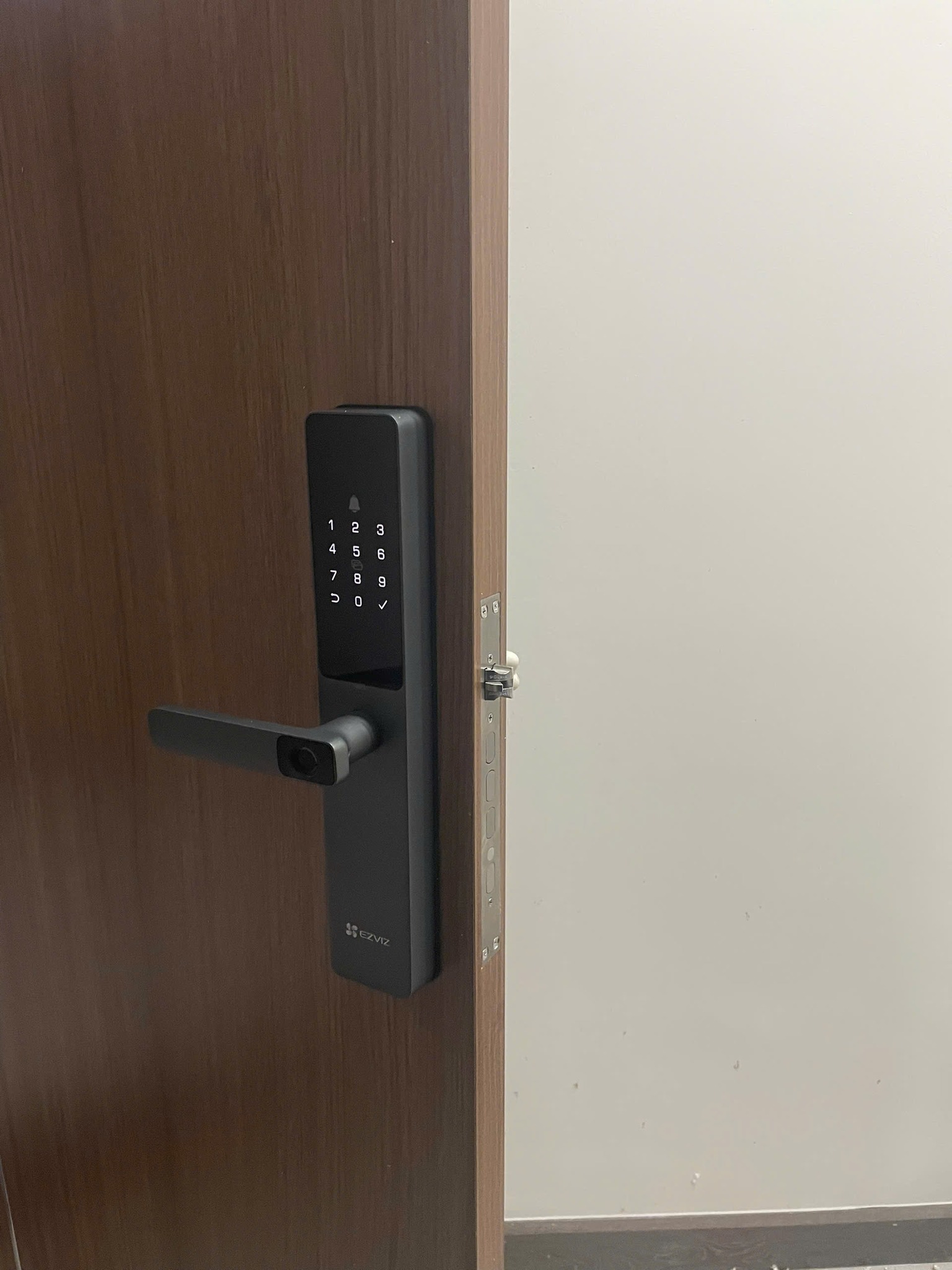 KHÓA CỬA THÔNG MINH CÓ DỄ BỊ HACK KHÔNG?