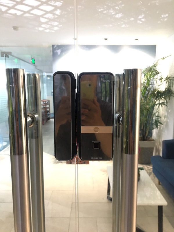 KHÓA VÂN TAY CỬA KÍNH YALE YDG 413A