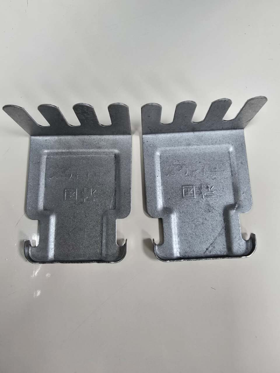 Móc gài thanh chính 60 với thanh phụ 60 1000Cái/túi