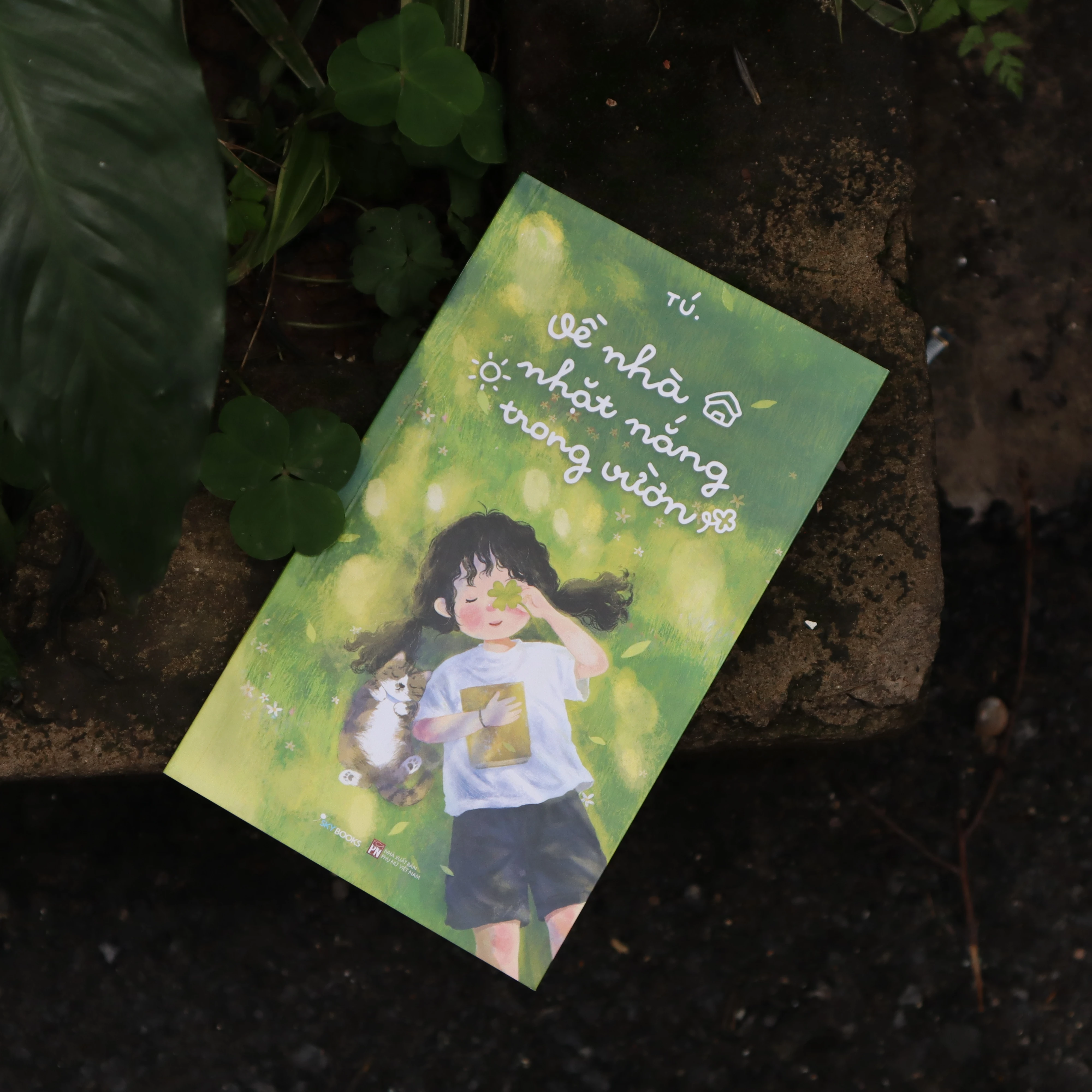 Về nhà nhặt nắng trong vườn