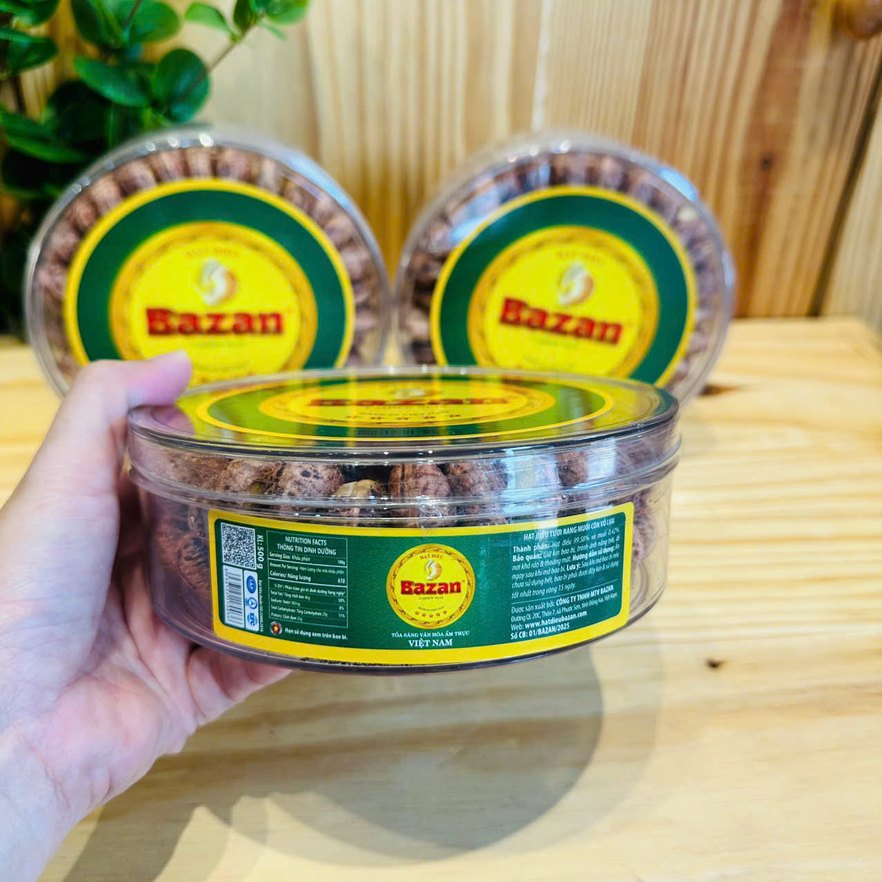 Hạt điều rang muối còn vỏ lụa hộp tròn 500g - Bazan