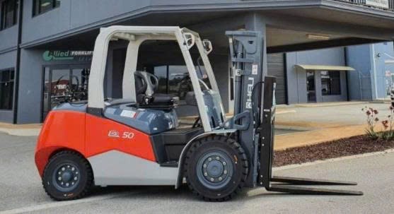 Hướng dẫn kiểm tra xe nâng trước khi sử dụng – An toàn là trên hết