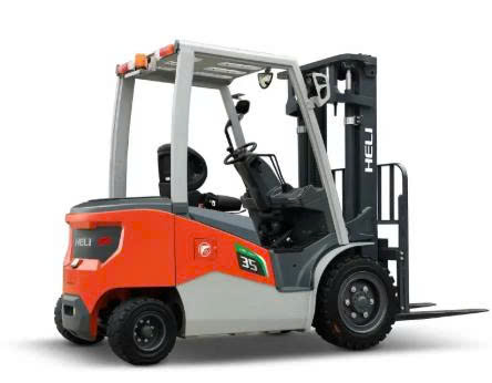 Nên chọn xe nâng điện hay xe nâng dầu? So sánh chi tiết cho người mới