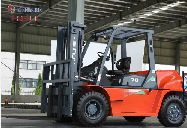 Thuê xe nâng theo tháng – Giải pháp tiết kiệm chi phí cho doanh nghiệp vừa và nhỏ