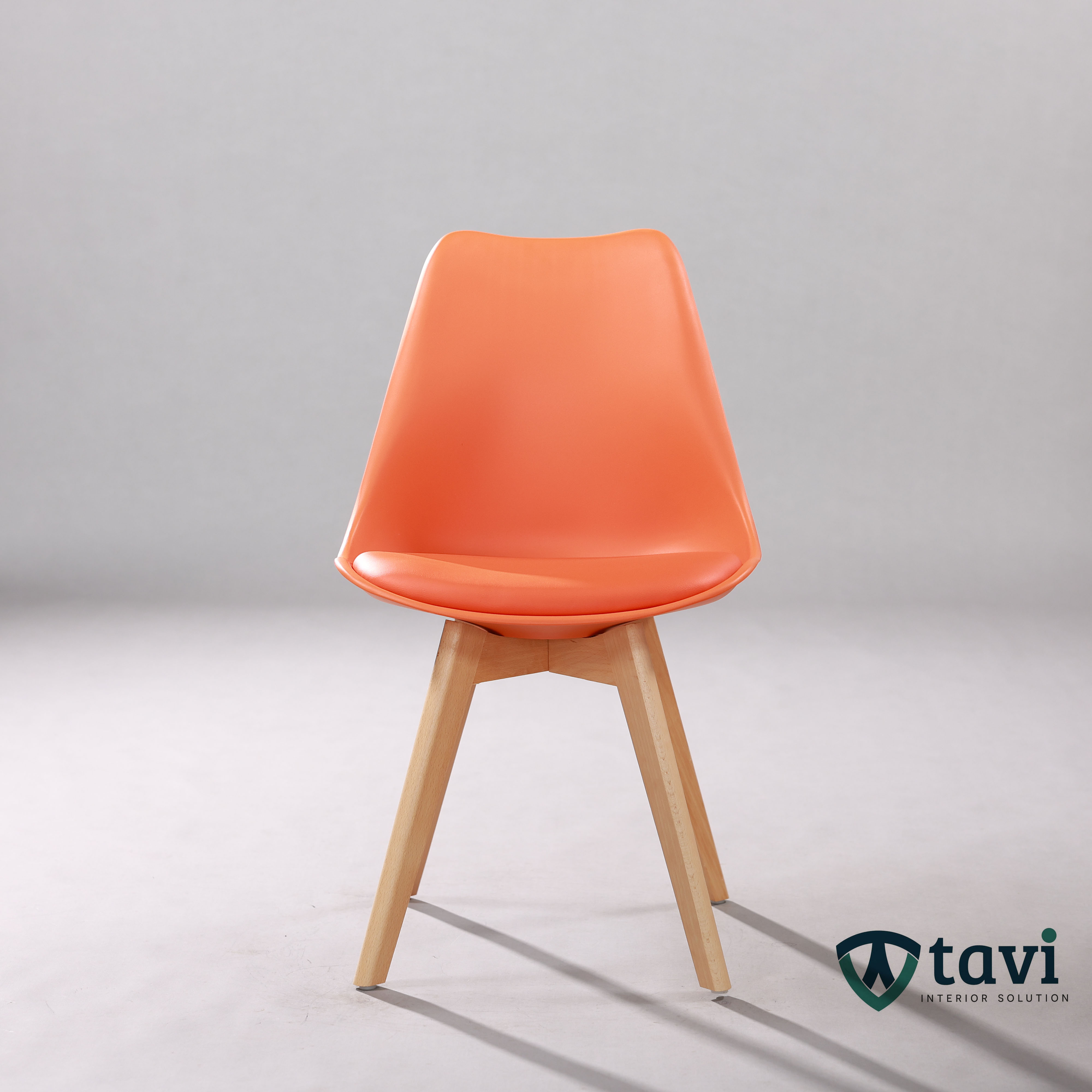 Ghế cafe lưng nhựa có nệm chân gỗ - TV303