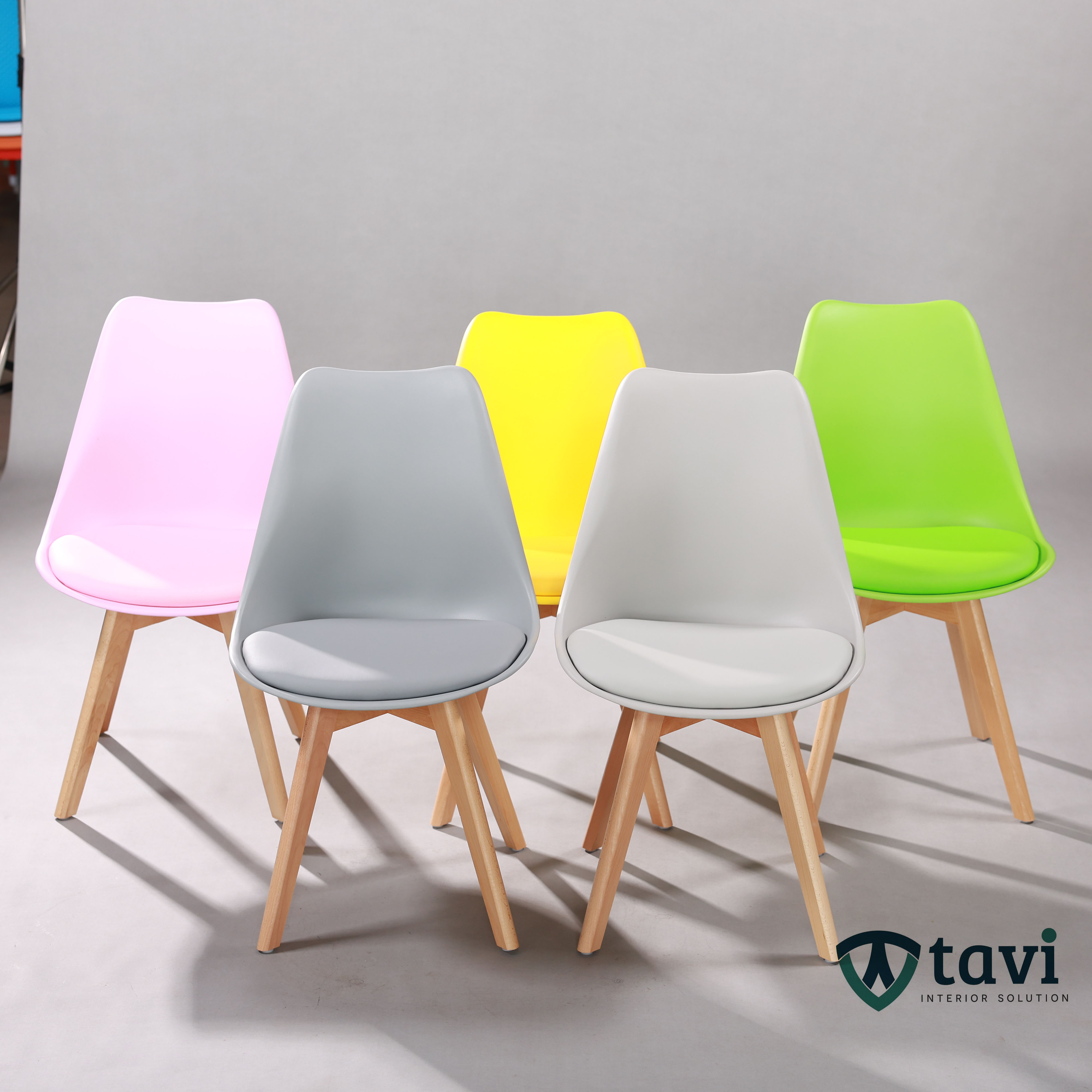 Ghế cafe lưng nhựa có nệm chân gỗ - TV303