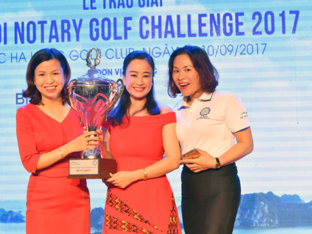 Golfer nữ “lên ngôi” tại giải Golf Văn Phòng Công Chứng Hà Nội 2017