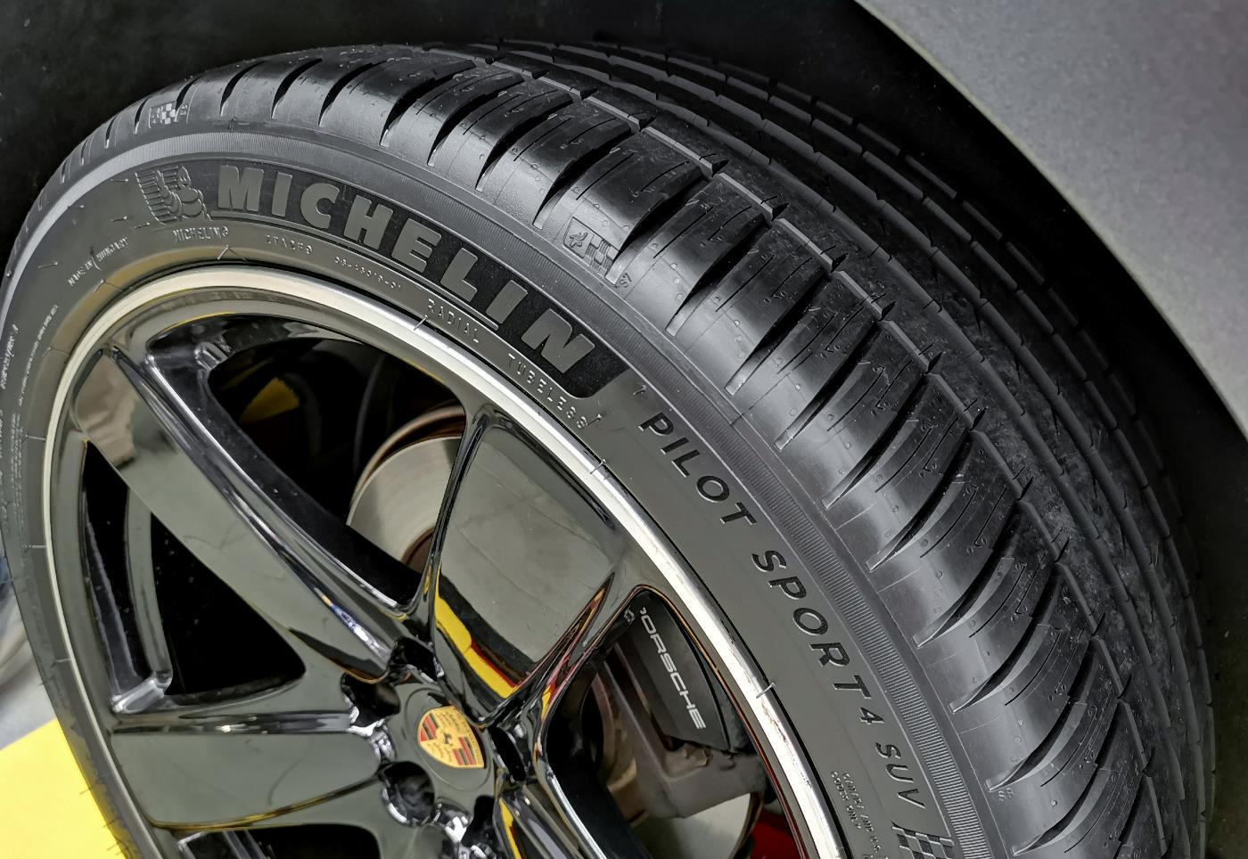 Lốp Michelin 235/60R18 Pilot Sport 4 SUV