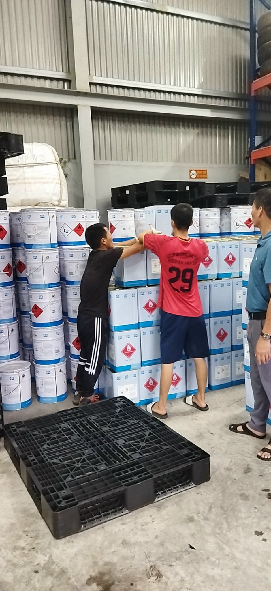 Bạn cần thuê công ty có nguồn nhân công chuyên nghiệp bốc xếp hàng, chuyển nhà trọn gói vui lòng liên hệ với chúng tôi