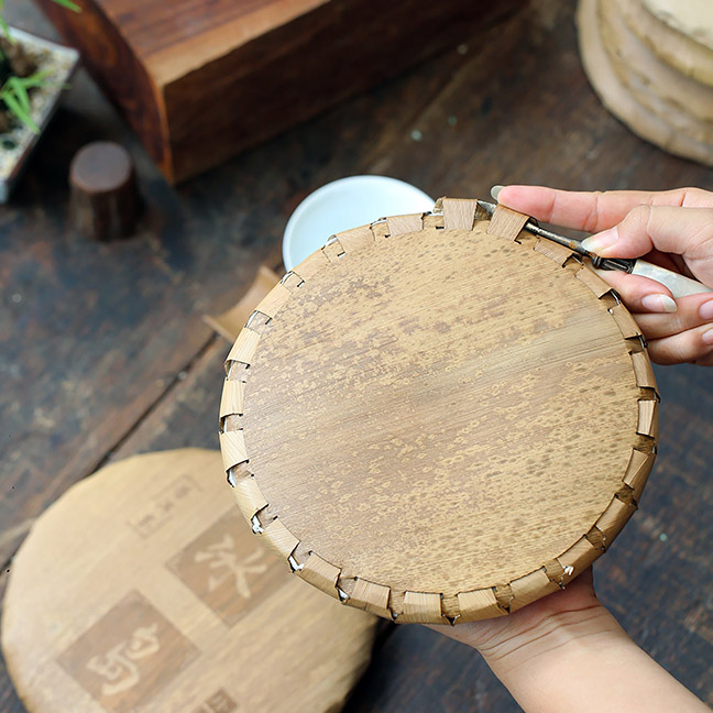 BĂNG ĐẢO PHỔ NHĨ SINH TRÀ (Phổ Nhĩ Sống) - Bánh 375g - cây trà cổ thụ 150 năm, thuần thủ công