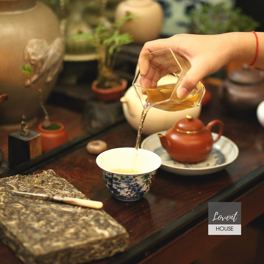 PHỔ NHĨ KHỔNG TƯỚC THANH CHUYÊN, SINH TRÀ CỔ THỤ MÃNH HẢI 1000G