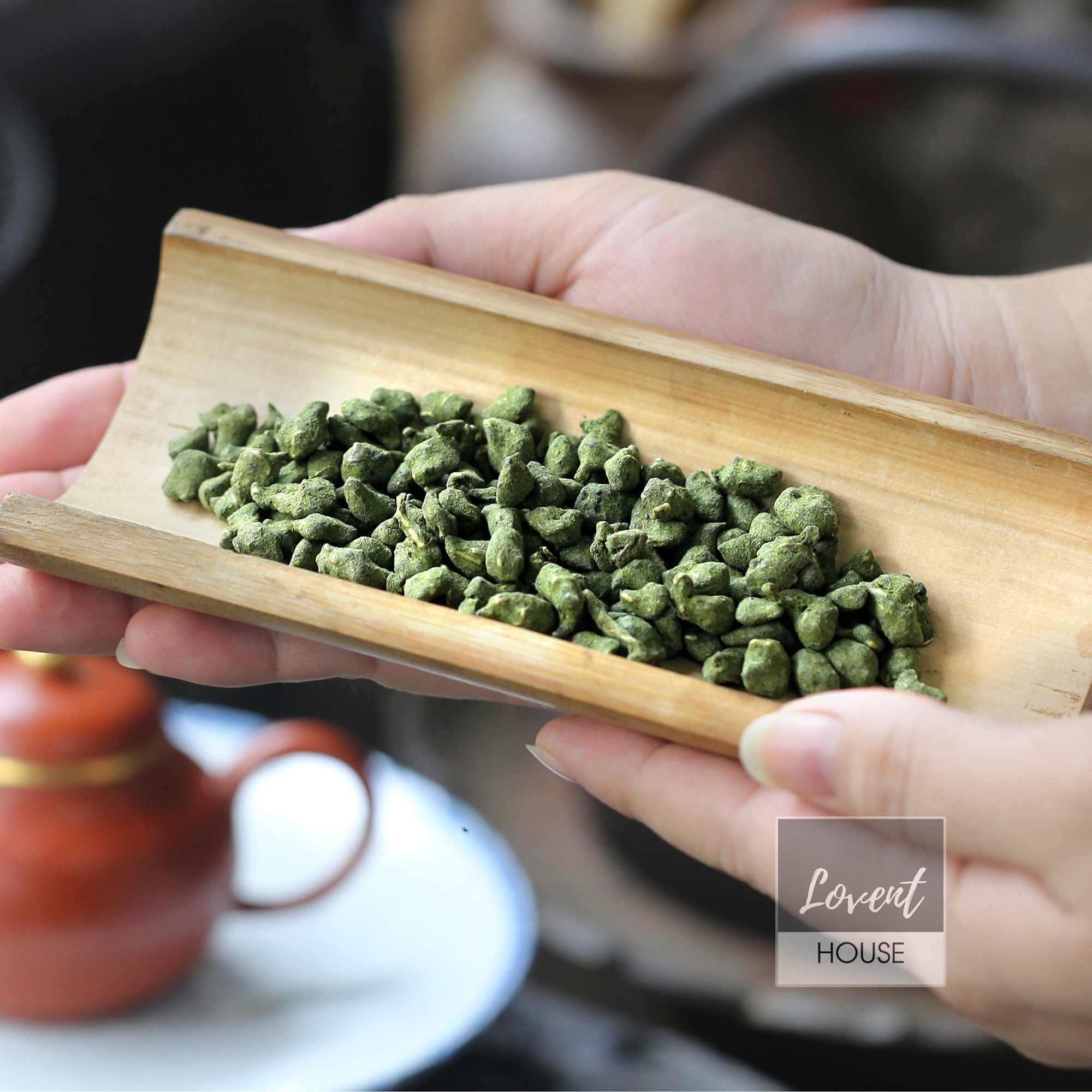 Oolong Đông Phương Mỹ Nhân Đài Loan Lục Sắc - Lan Quý Nhân - 100g Hộp Thiết cao cấp