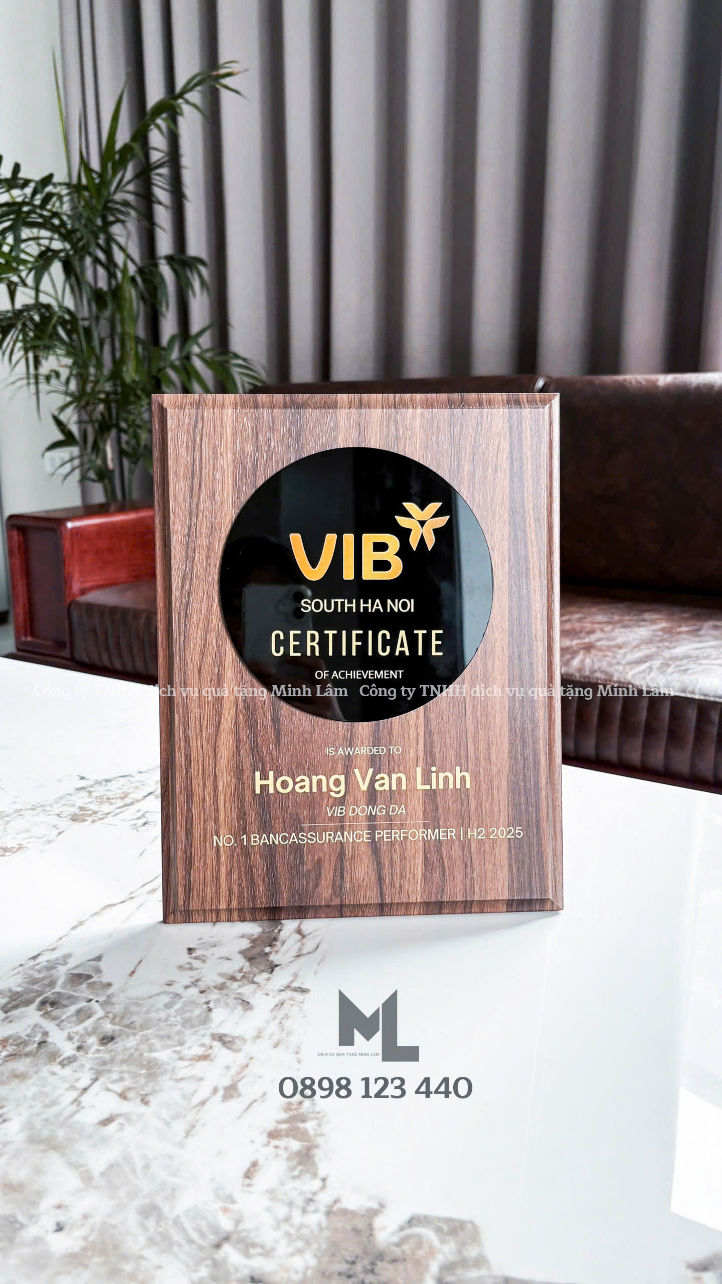 Bảng Vinh Danh Chất Liệu Gỗ, Hộp Đựng Màu Đỏ ML02