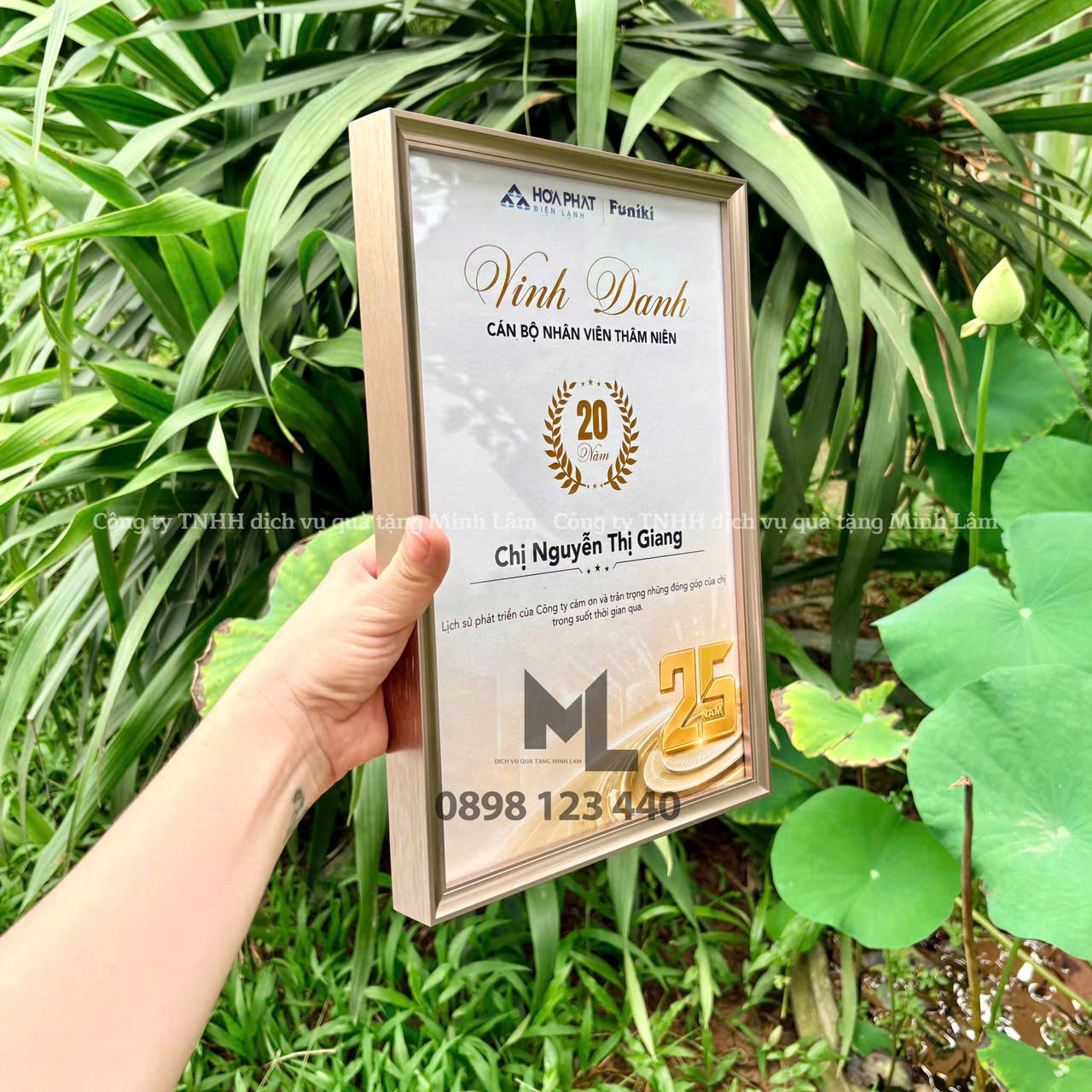 Khung vinh danh chất liệu kim loại nhiều màu sắc