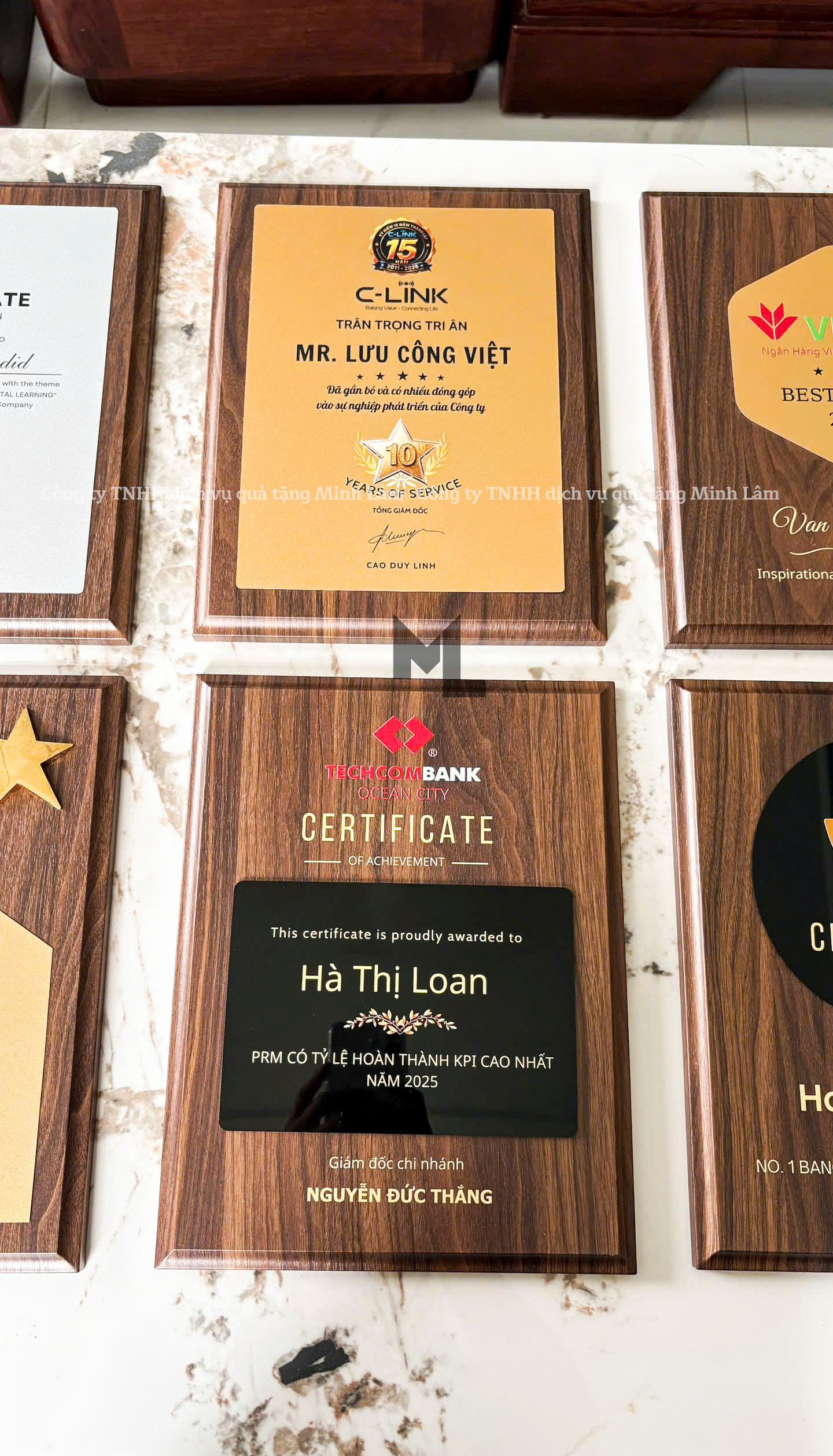 Bảng Vinh Danh Chất Liệu Gỗ, Hộp Đựng Màu Đỏ, Sang Trọng - Đẳng Cấp ML06