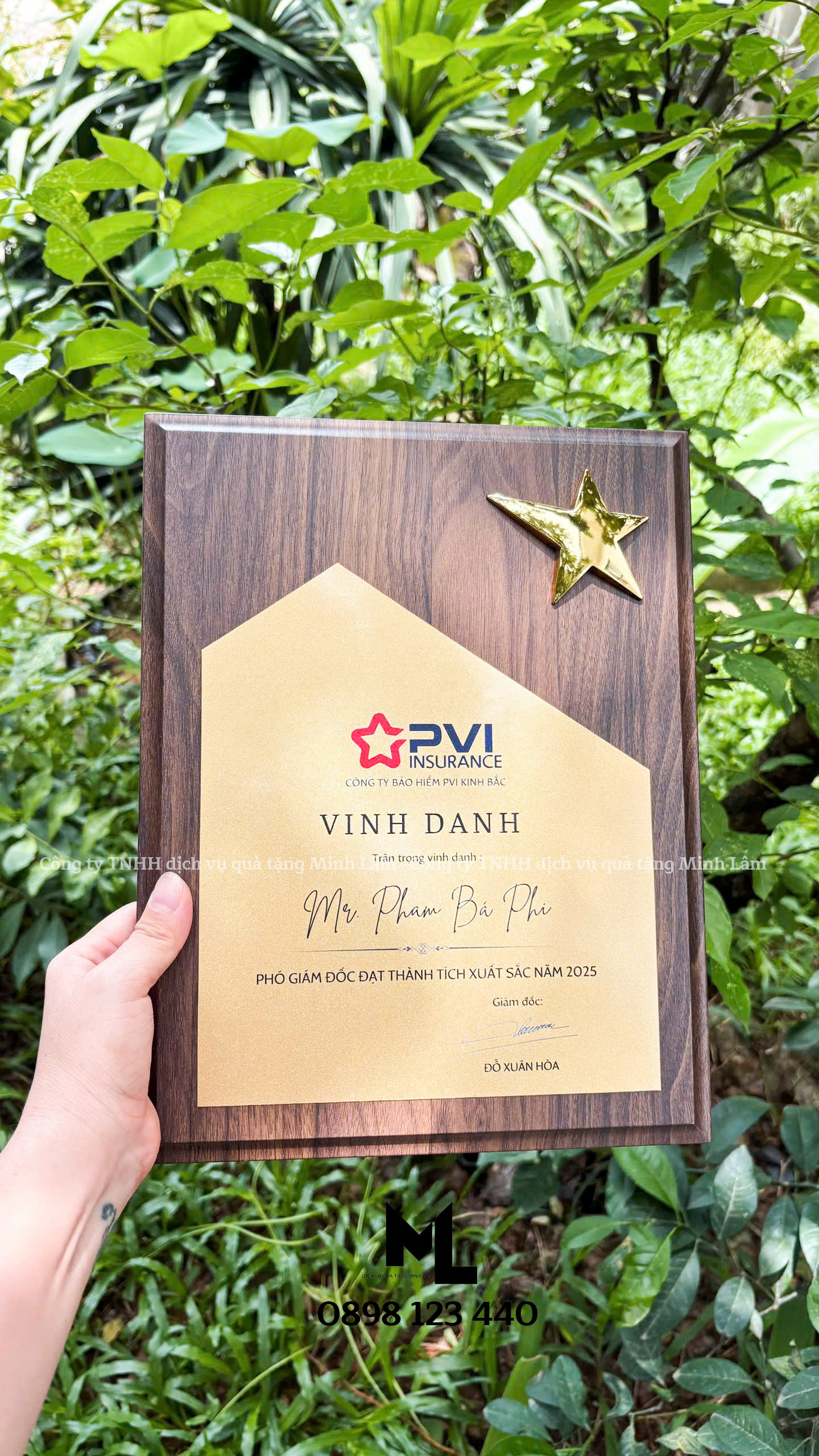 Bảng Vinh Danh Chất Liệu Gỗ, Hộp Đựng Màu Đỏ ML08