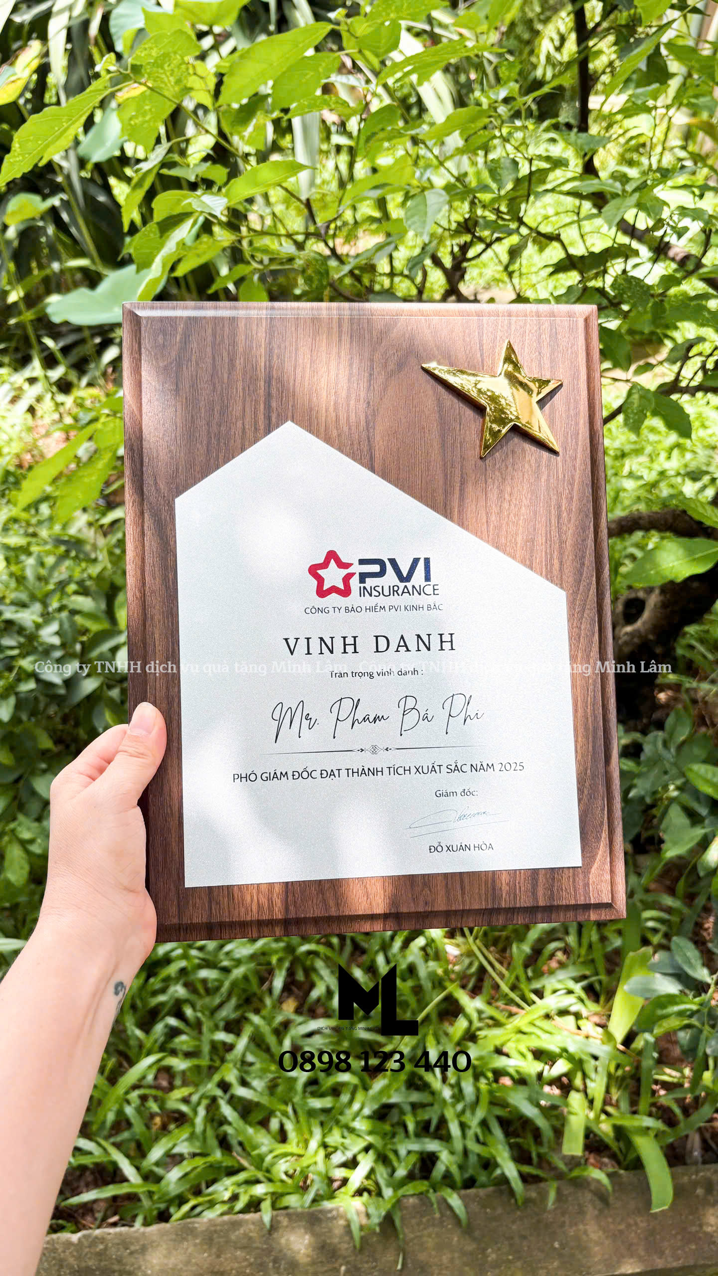 Bảng Vinh Danh Chất Liệu Gỗ, Hộp Đựng Màu Đỏ ML07