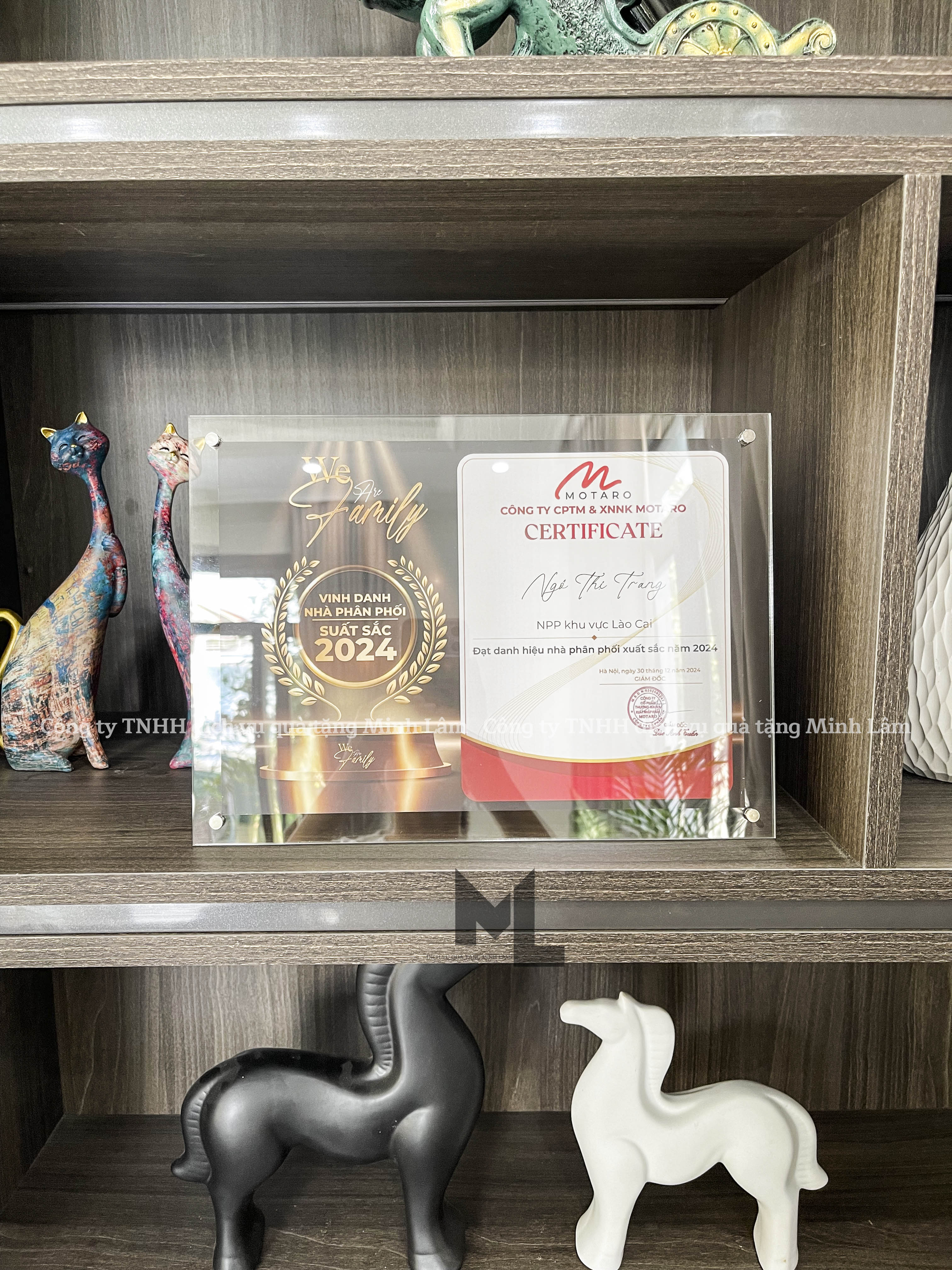 Khung ảnh bằng khen mica A5 vuông góc