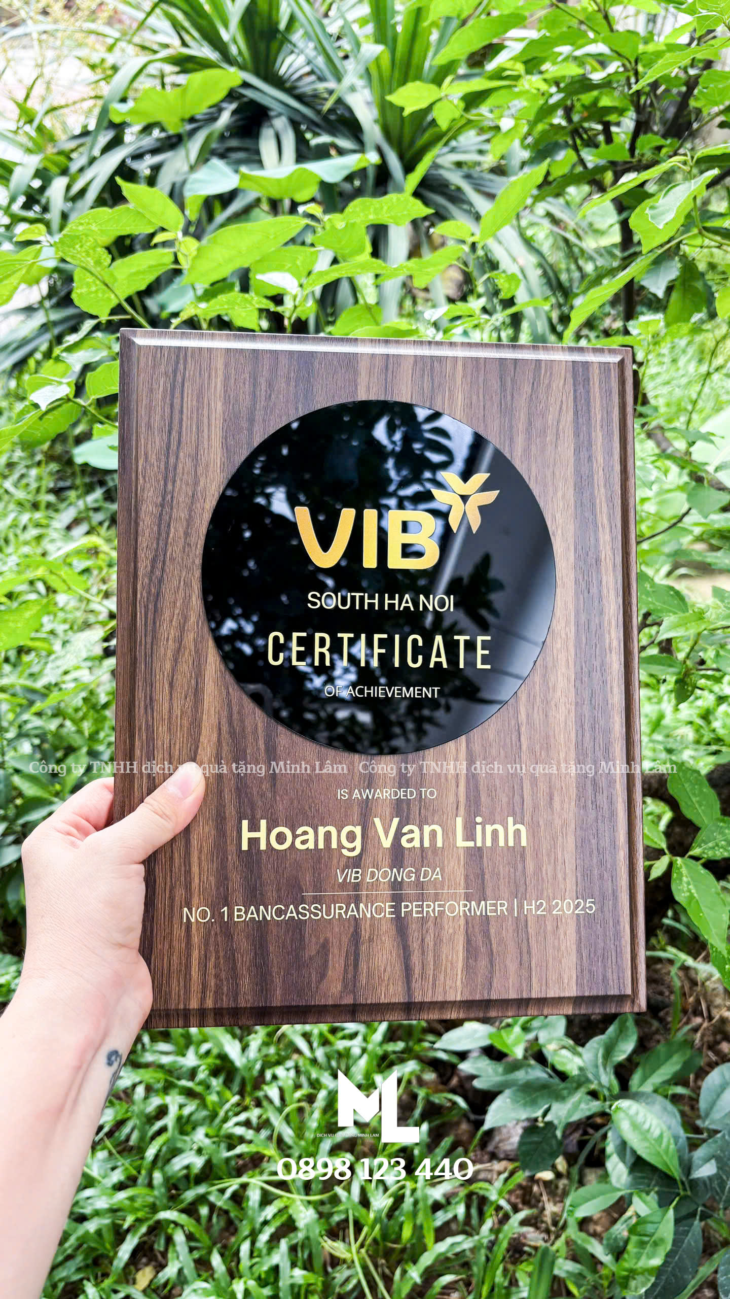 Bảng Vinh Danh Chất Liệu Gỗ, Hộp Đựng Màu Đỏ ML02