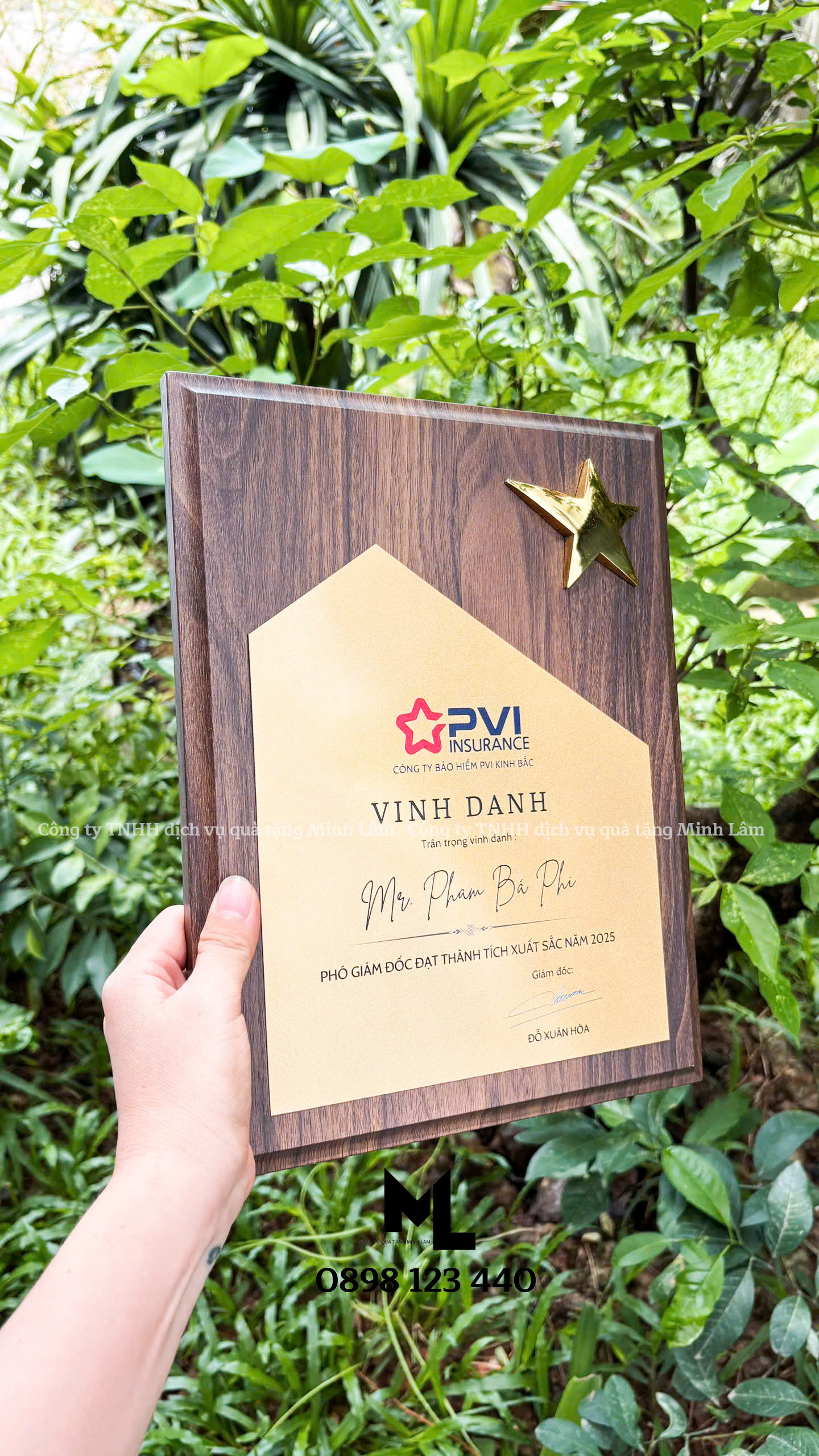 Bảng Vinh Danh Chất Liệu Gỗ, Hộp Đựng Màu Đỏ ML08
