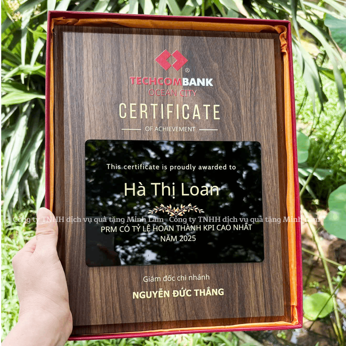 Bảng Vinh Danh Chất Liệu Gỗ, Hộp Đựng Màu Đỏ ML03
