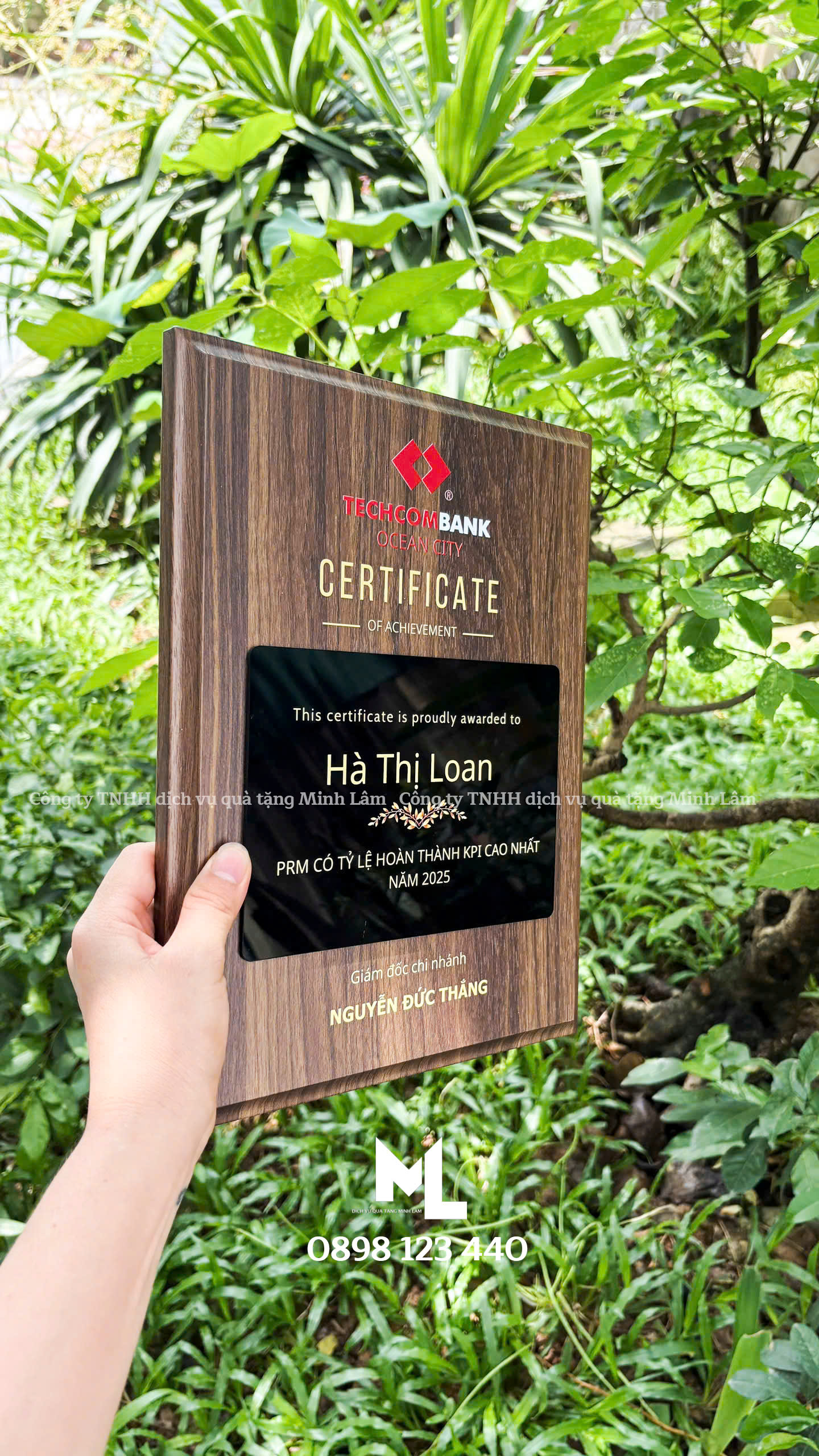 Bảng Vinh Danh Chất Liệu Gỗ, Hộp Đựng Màu Đỏ ML03