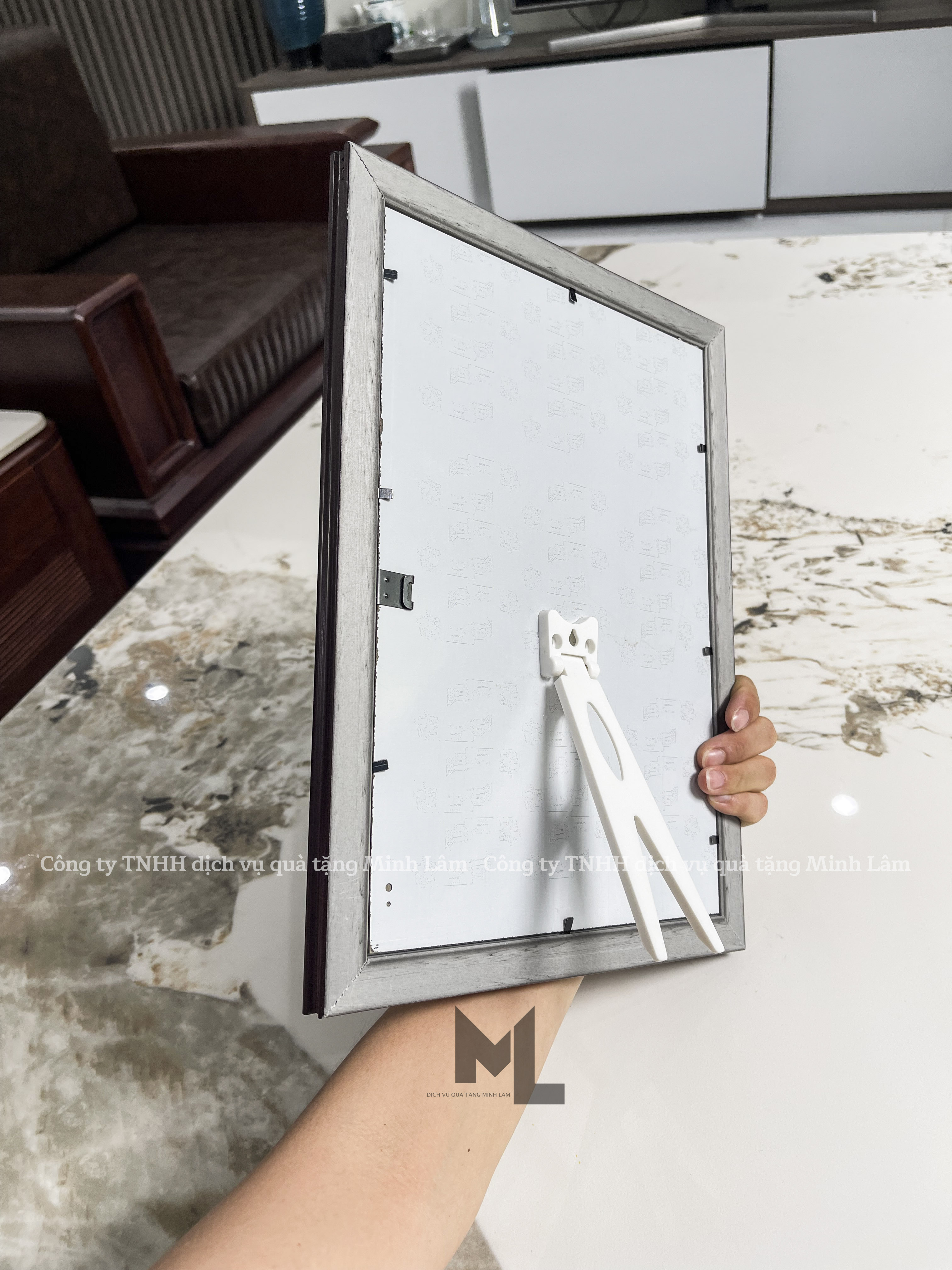Khung bằng khen gỗ MDF nâu hoa văn