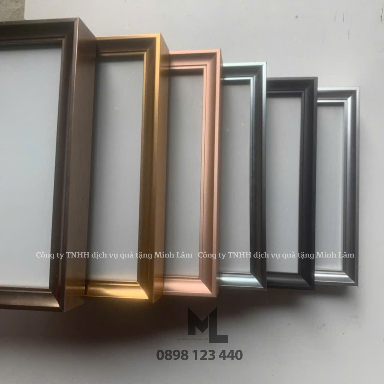 Khung vinh danh chất liệu kim loại nhiều màu sắc