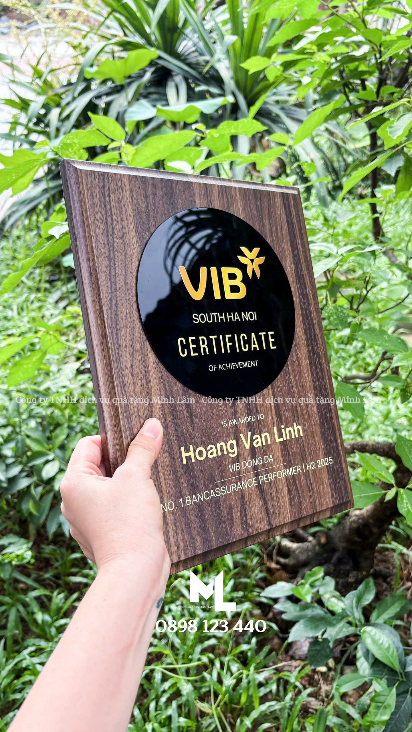 Bảng Vinh Danh Chất Liệu Gỗ, Hộp Đựng Màu Đỏ ML02