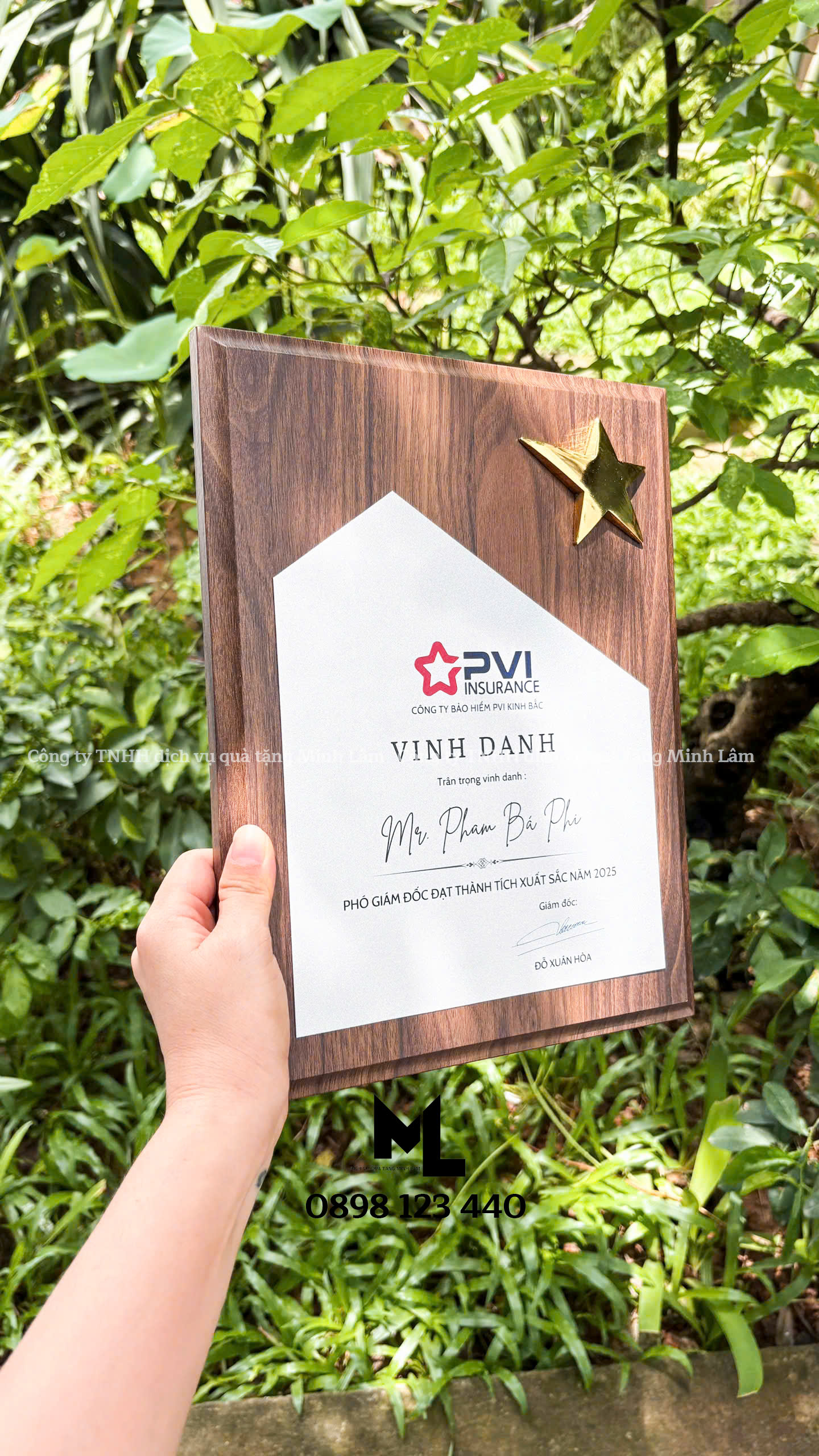 Bảng Vinh Danh Chất Liệu Gỗ, Hộp Đựng Màu Đỏ ML07