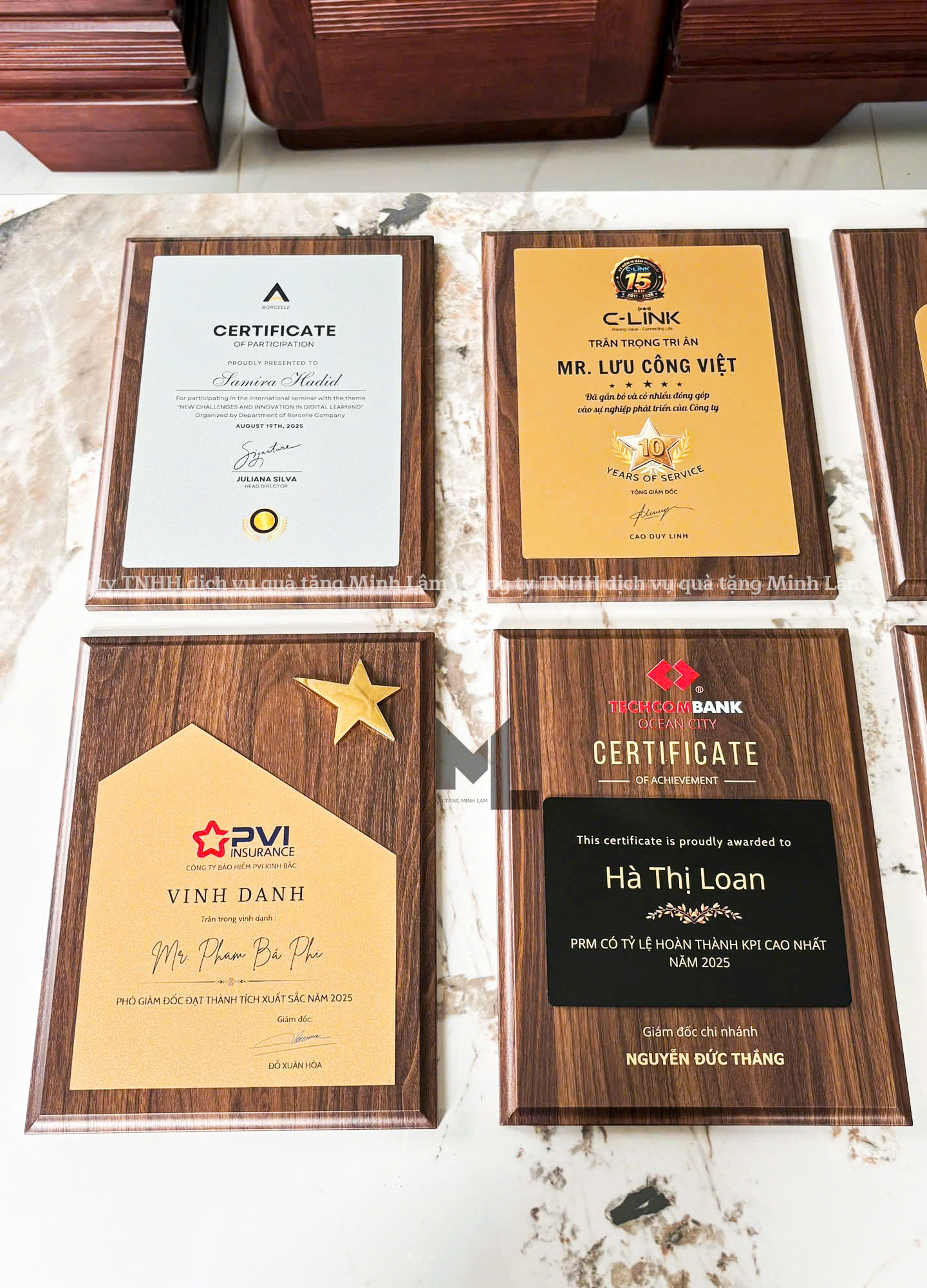 Bảng Vinh Danh Chất Liệu Gỗ, Hộp Đựng Màu Đỏ, Sang Trọng - Đẳng Cấp ML05
