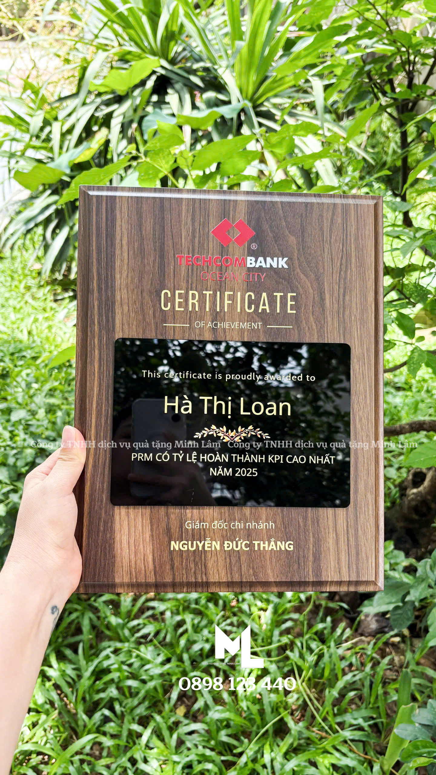 Bảng Vinh Danh Chất Liệu Gỗ, Hộp Đựng Màu Đỏ ML03