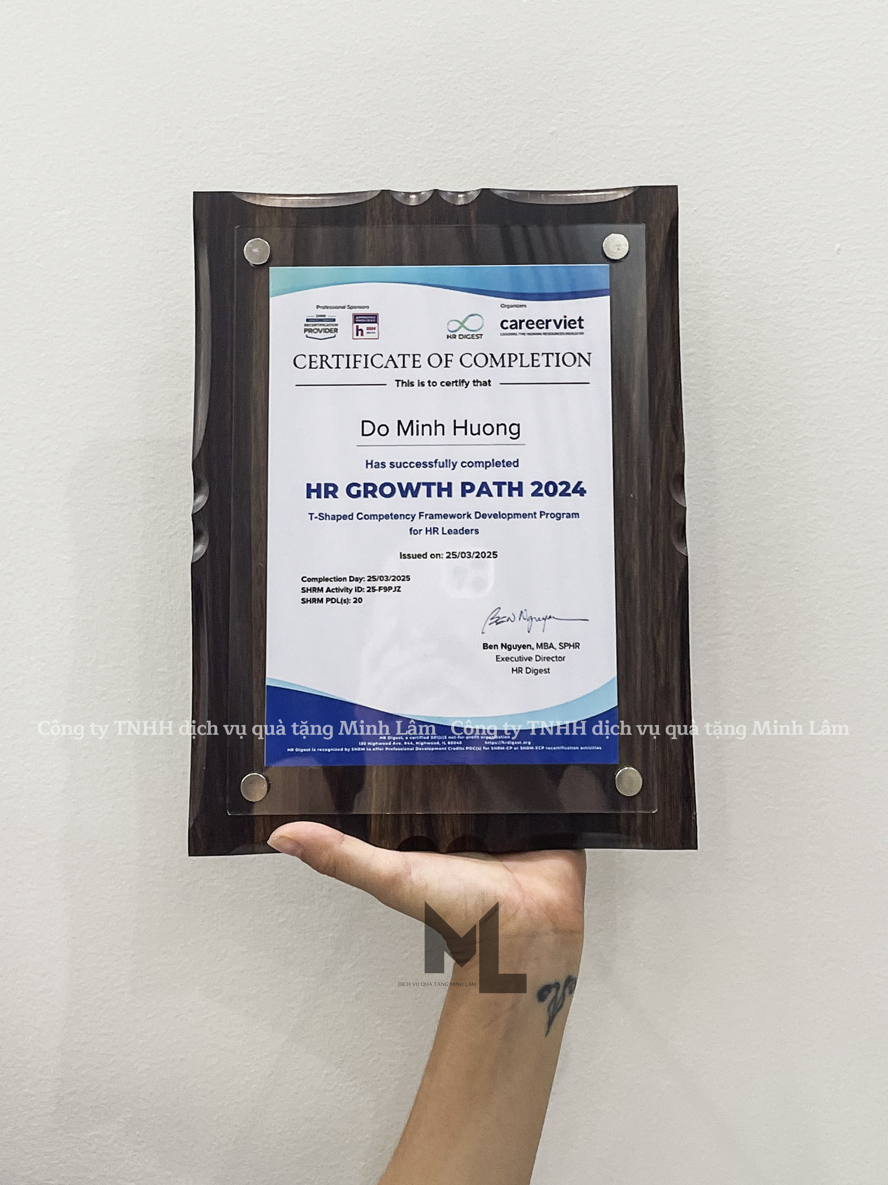 Khung gỗ cao cấp vân óc chó - khổ A5