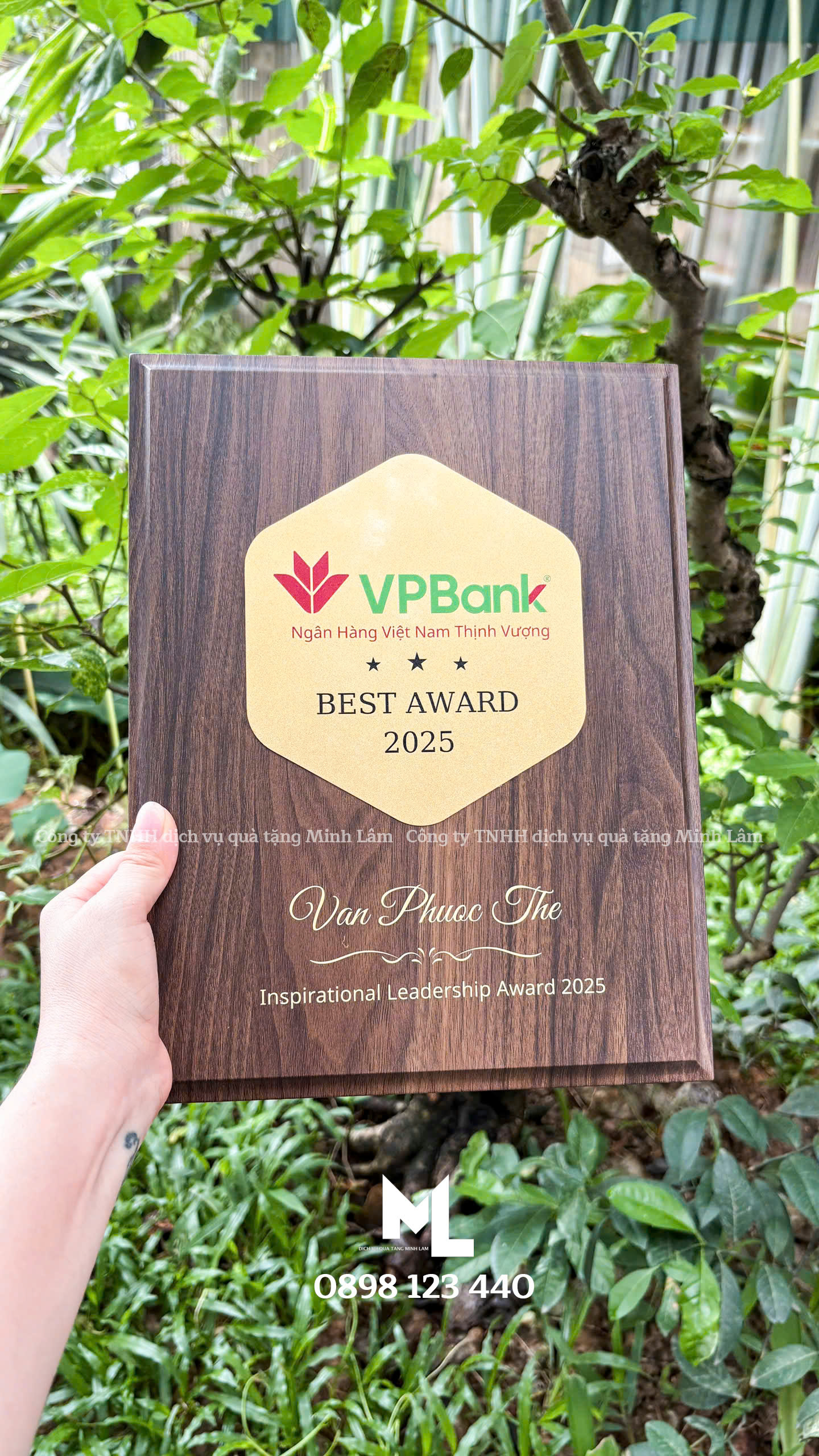 Bảng Vinh Danh Chất Liệu Gỗ, Hộp Đựng Màu Đỏ ML04