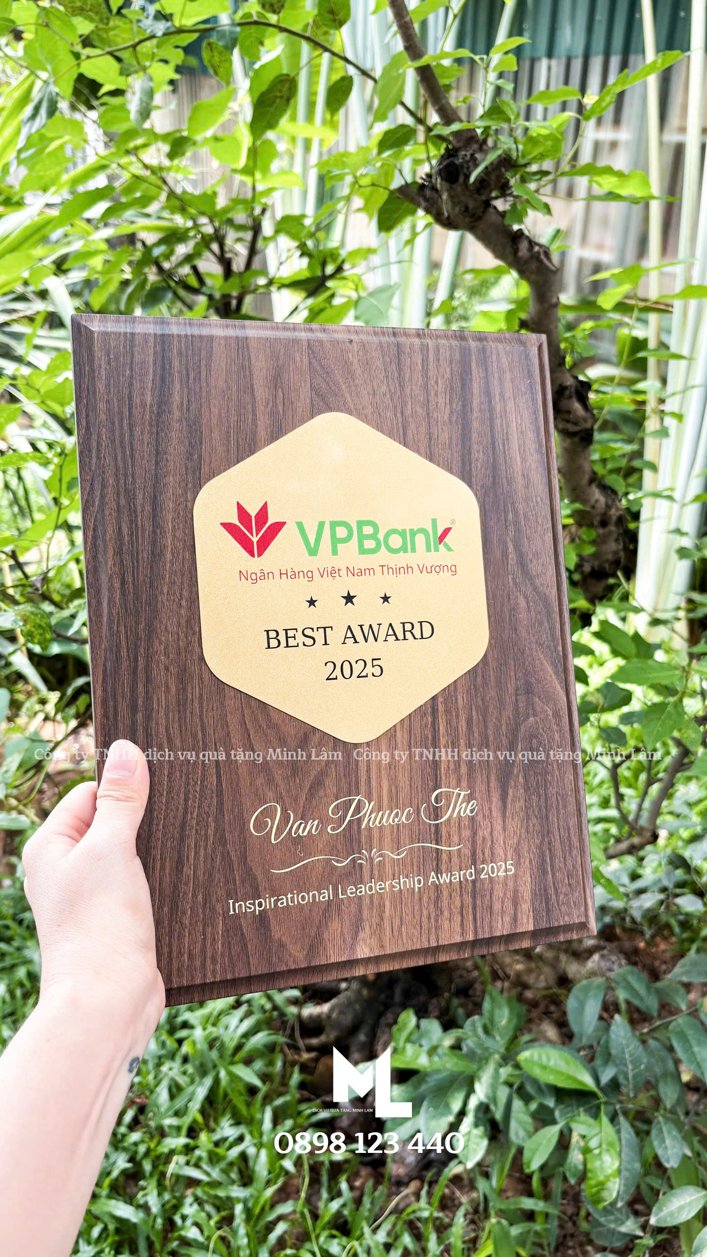 Bảng Vinh Danh Chất Liệu Gỗ, Hộp Đựng Màu Đỏ ML04