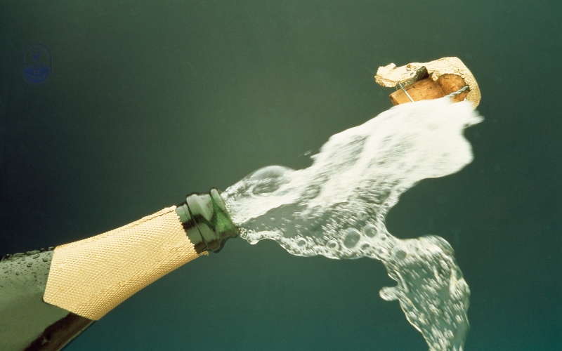 Vì sao cần mở rượu Sâm panh đúng cách?