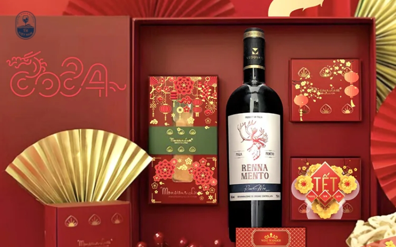 Tại sao trong giỏ quà biếu Tết thường có kèm hộp quà rượu vang?