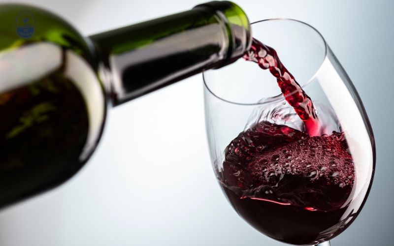 Kiểm tra màu sắc của rượu