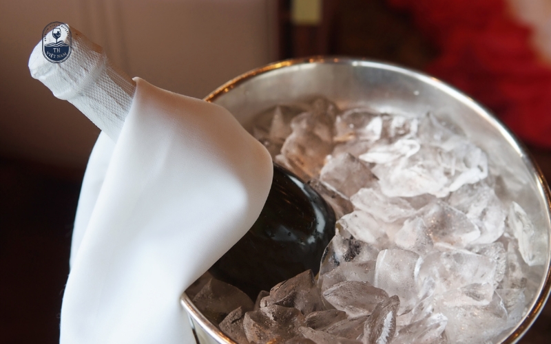 Phương pháp làm mát rượu vang đúng cách (Không làm mất hương vị)