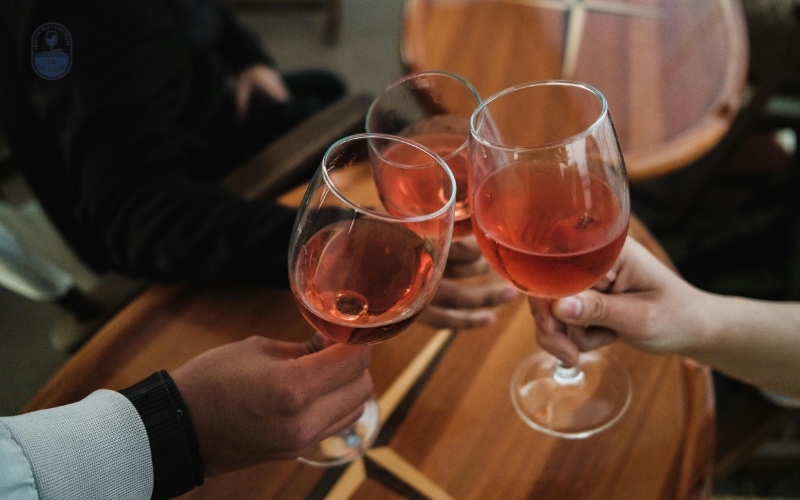 Hướng dẫn uống vang hồng và vang ngọt
